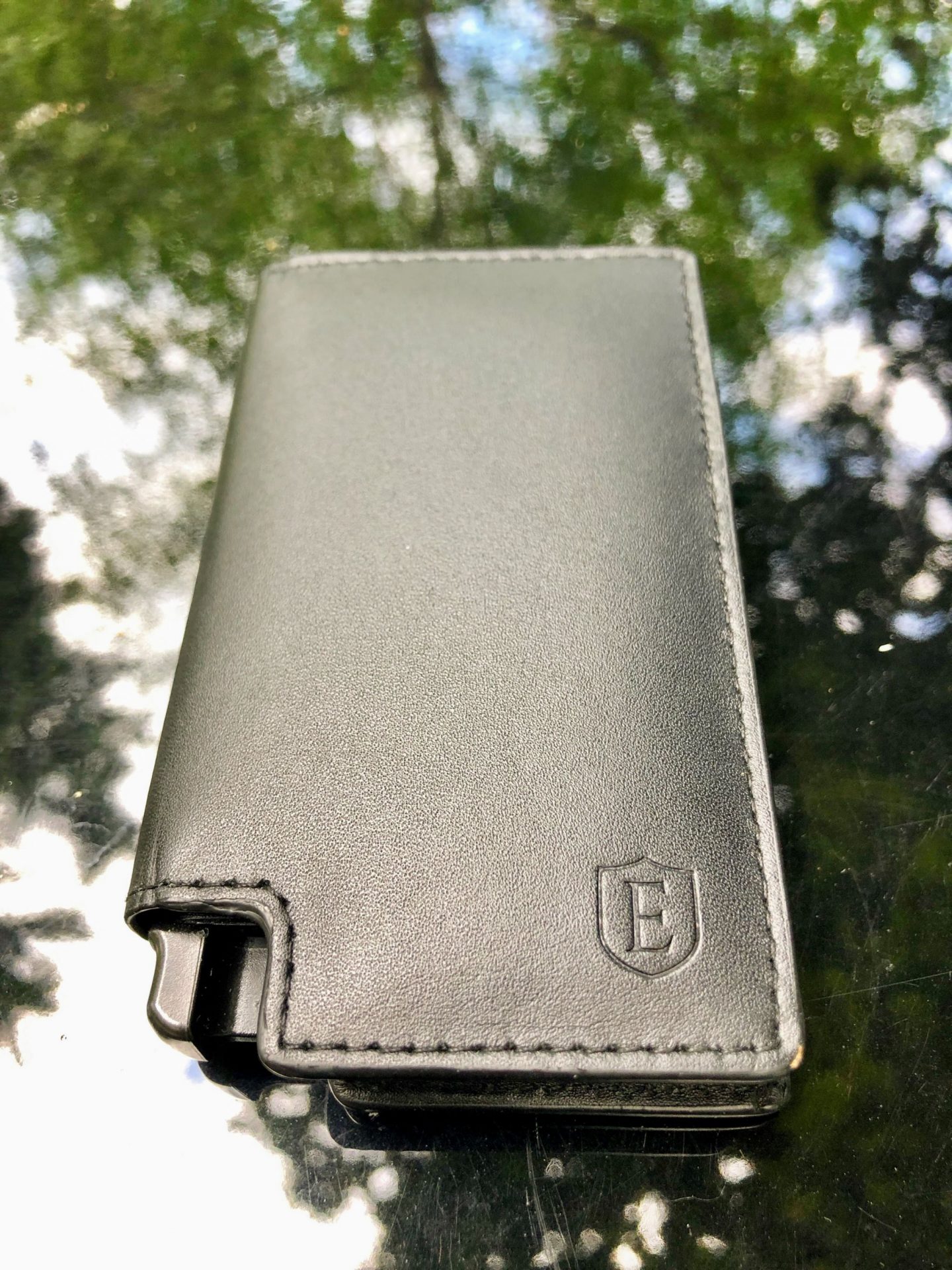 Smart and Slim Leather Wallet by Ekster (Giveaway)