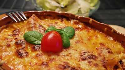 DELICIOUS VEGETARIAN LASAGNA Thanksgiving Ideas for Vegetarians
